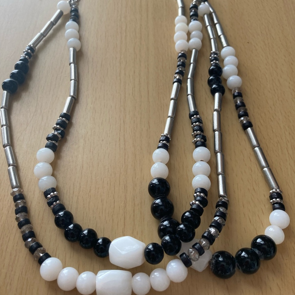 👑🌟Black beaded Charming Charlie’s necklace 👑🌟
